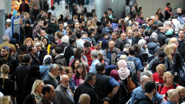 Atatürk Havalimanı’nda 15 dakika boyunca sistem durdu! Atatürk Havalimanı’nda 15 dakika boyunca sistem durdu!