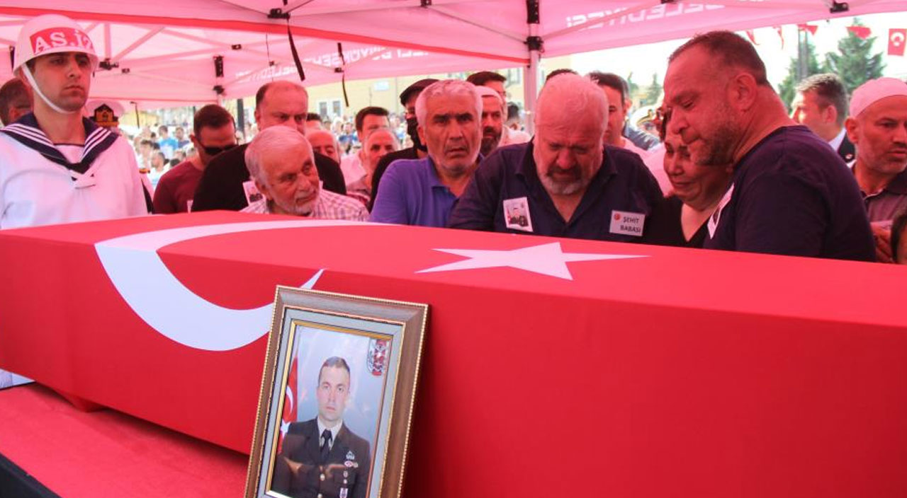 Pençe-Kilit şehidi gözyaşlarıyla son yolculuğuna uğurlandı Pençe-Kilit şehidi gözyaşlarıyla son yolculuğuna uğurlandı