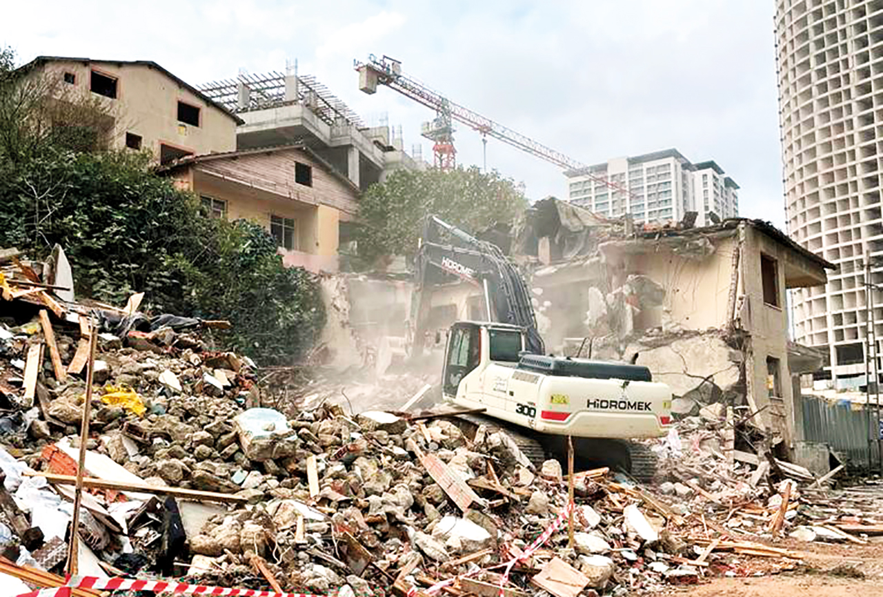 Fikirtepe'de çalışma başladı: Yıkım 2 ayda, inşaat 2 yılda bitecek Fikirtepe'de çalışma başladı: Yıkım 2 ayda, inşaat 2 yılda bitecek