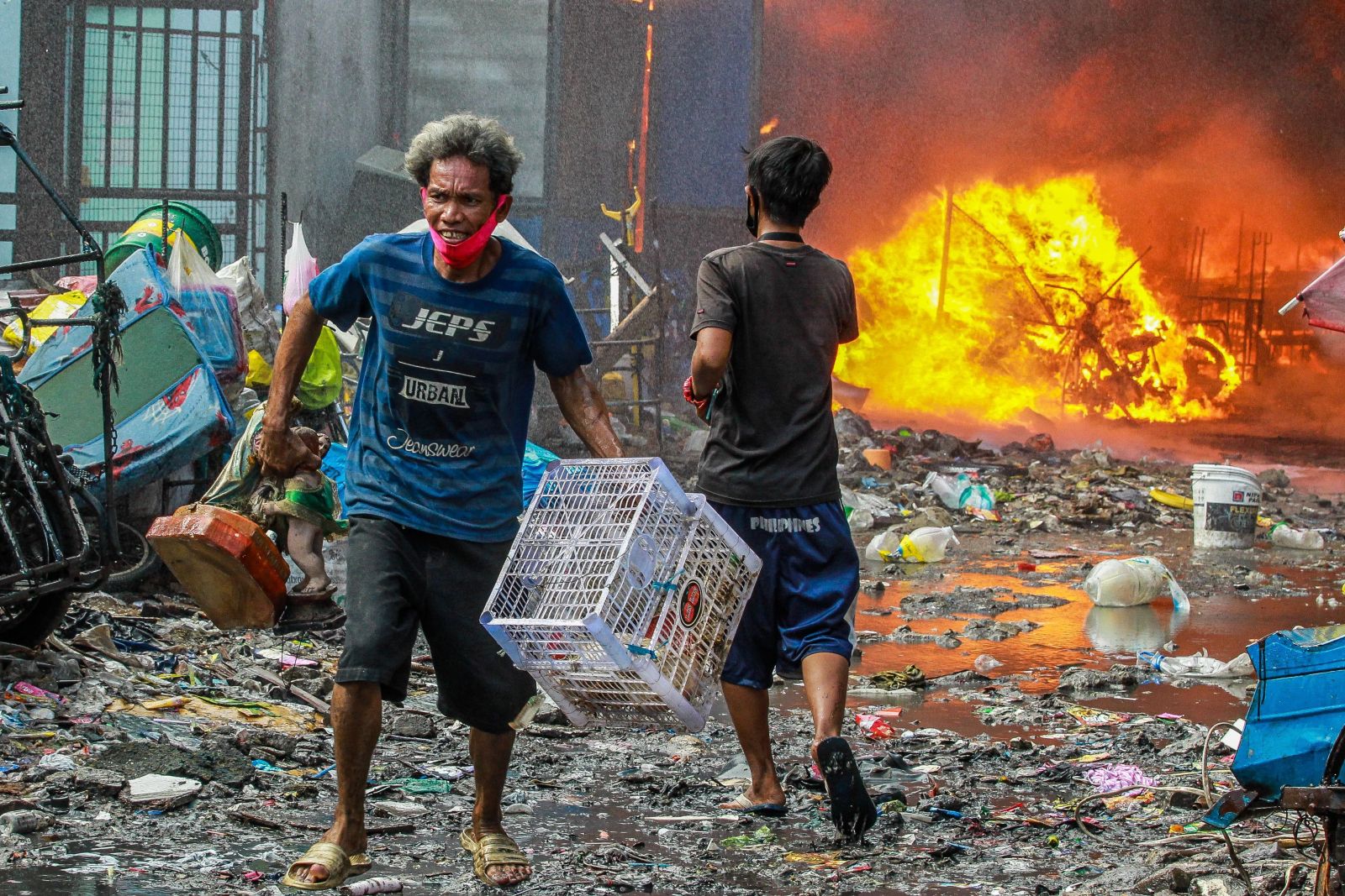 Filipinler’de gecekondu mahallesinde yangın: 500 aile evsiz kaldı