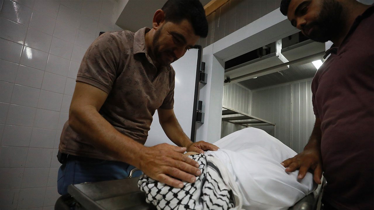 Katil İsrail yine çocukları hedef aldı: Batı Şeria'da 16 yaşındaki Filistinli öldürüldü