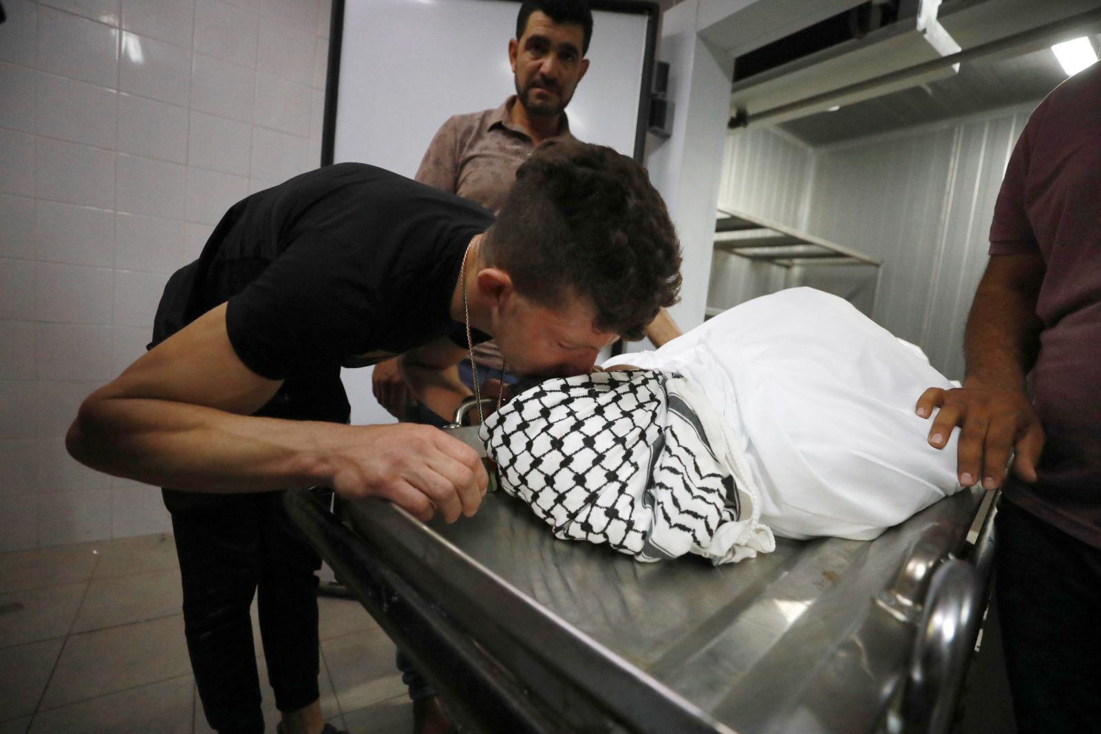 Katil İsrail yine çocukları hedef aldı: Batı Şeria'da 16 yaşındaki Filistinli öldürüldü