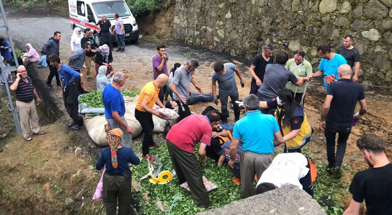 Tur minibüsü devrildi! Çok sayıda yaralı var