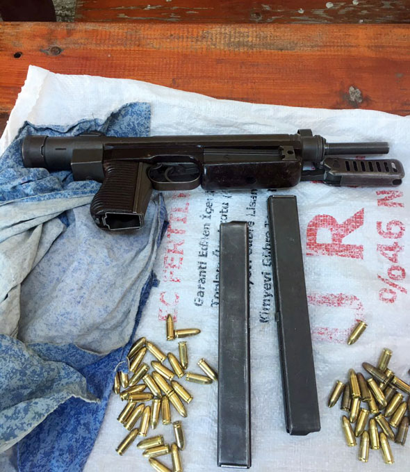 Suikast silahı ele geçirildi! Suikast silahı ele geçirildi!