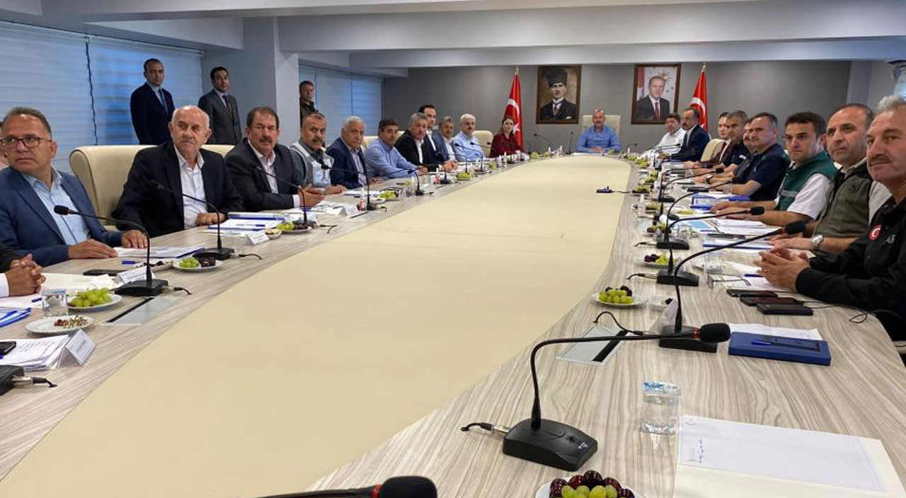 Bakan Soylu, Batı Karadeniz'deki selin bilançosunu açıkladı: '4,2 milyar TL' Bakan Soylu, Batı Karadeniz'deki selin bilançosunu açıkladı: '4,2 milyar TL'