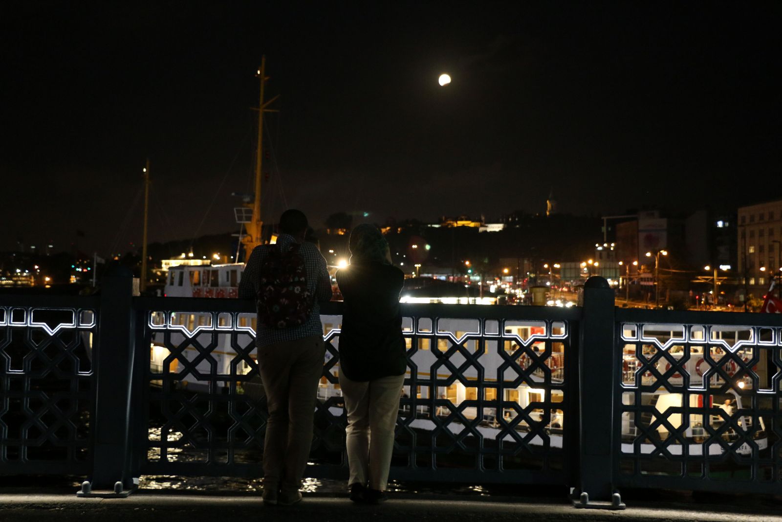 'Parçalı ay tutulması' gerçekleşti