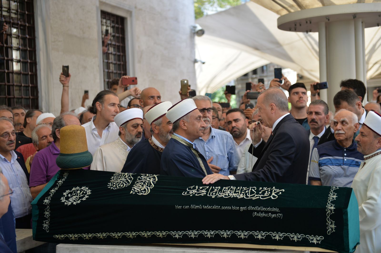 Cumhurbaşkanı Erdoğan, Prof. Dr. Işık’ın cenazesine katıldı