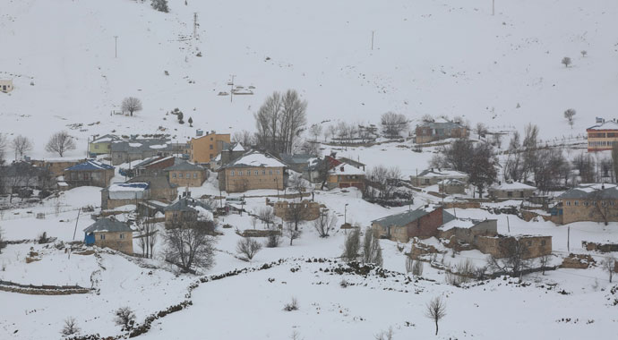 Tunceli'de kar yağışı etkili oldu, 32 köy yolu kapandı