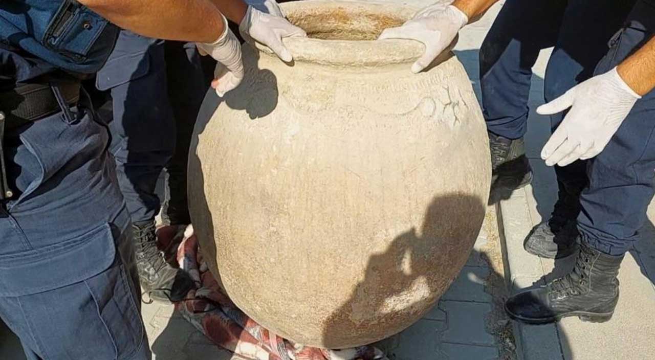 Araç içindeki koca battaniye ekiplerin dikkatini çekti: İçinden çıkanla şoke oldular