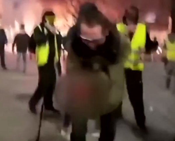 Fransa polisi sarı yeleklilere orantısız şiddet uygulamaya devam ediyor
