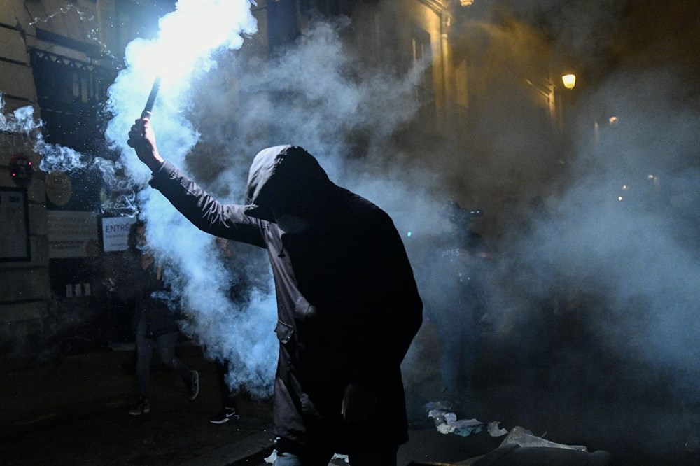 Fransa'da karantina protestosu! Olaylar çıktı
