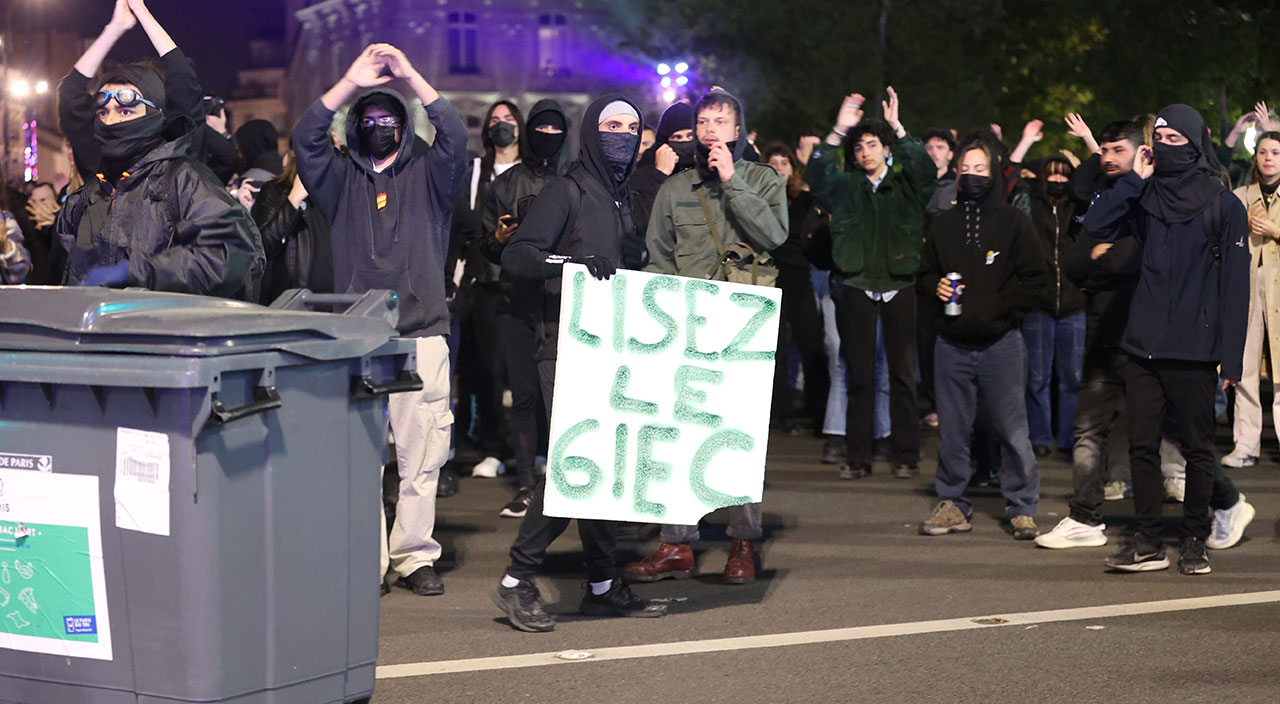 Macron karşıtları sokakta! 3 kentte gösteri düzenlendi