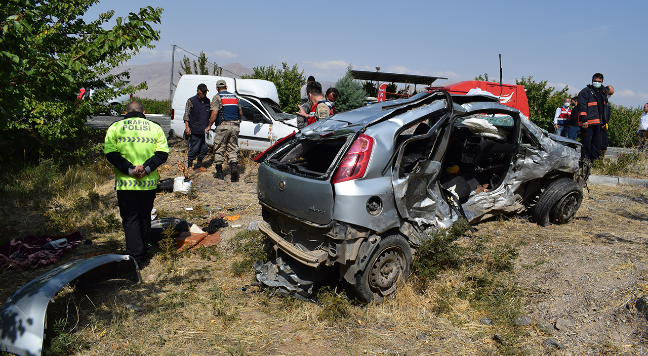 Malatya'da feci kaza: 1'i polis memuru 5 ölü