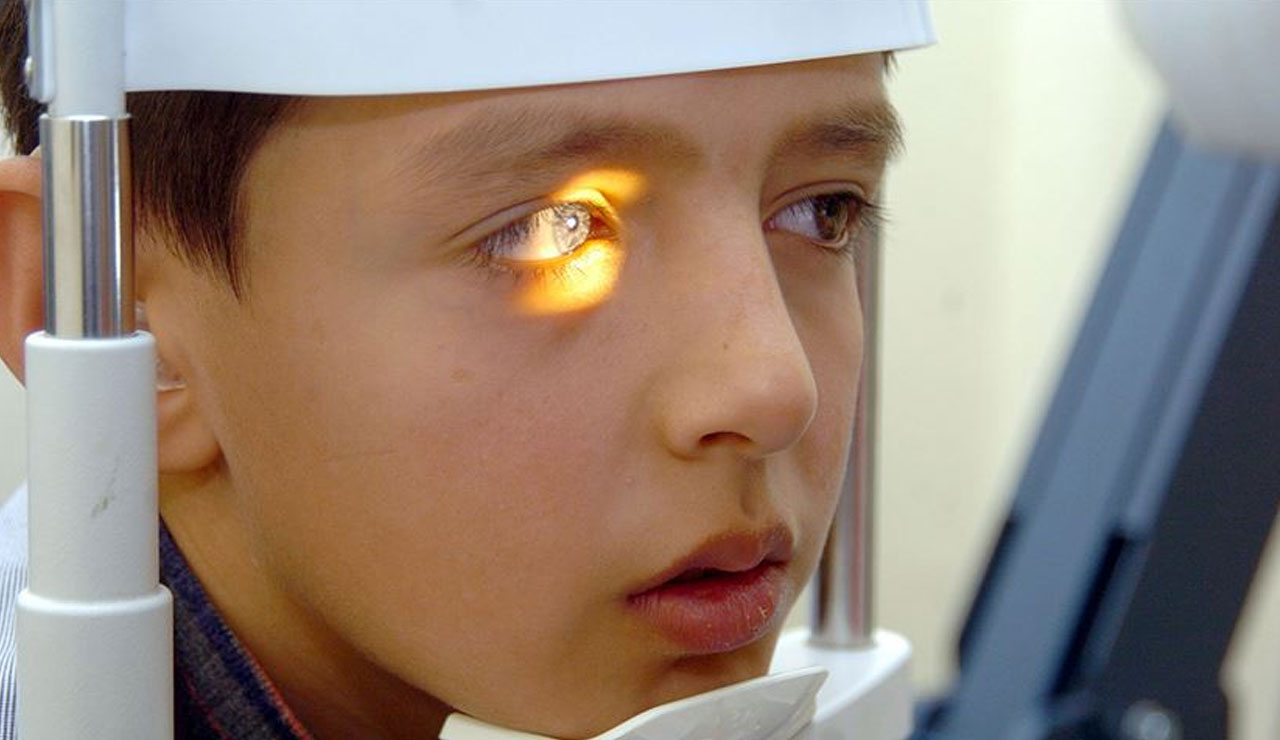 Uzmanlar uyarıyor: Doğumdan itibaren göz muayenesi şart