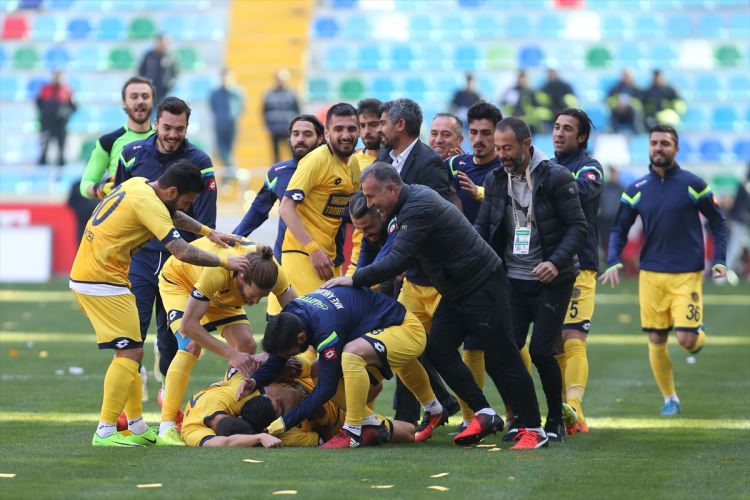 Efsane kulüp şampiyon oldu, geri döndü!