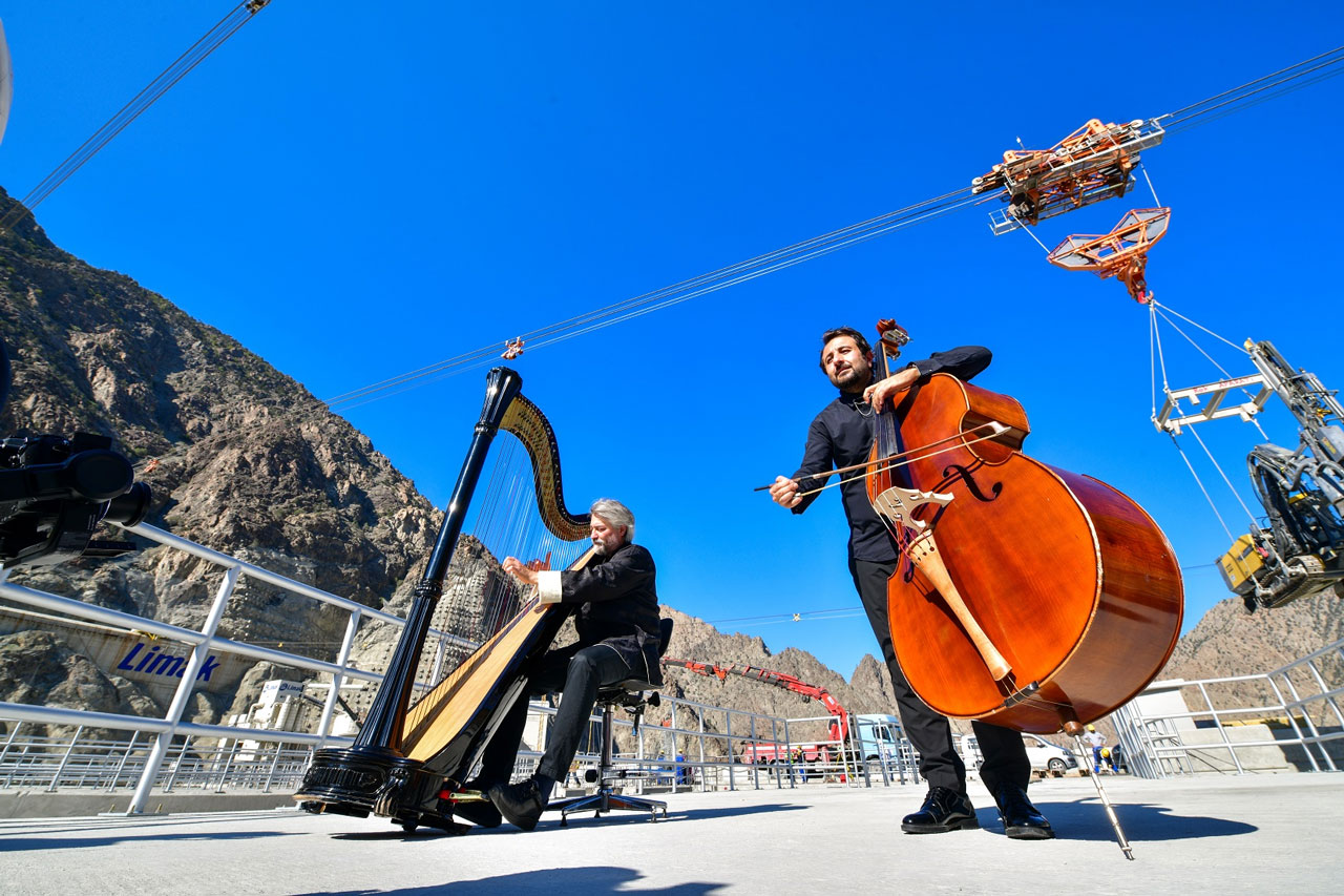 Baraj zirvesinde arp konseri