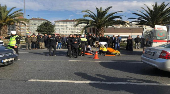 Önce yayaya sonra duraktakilere çarptı