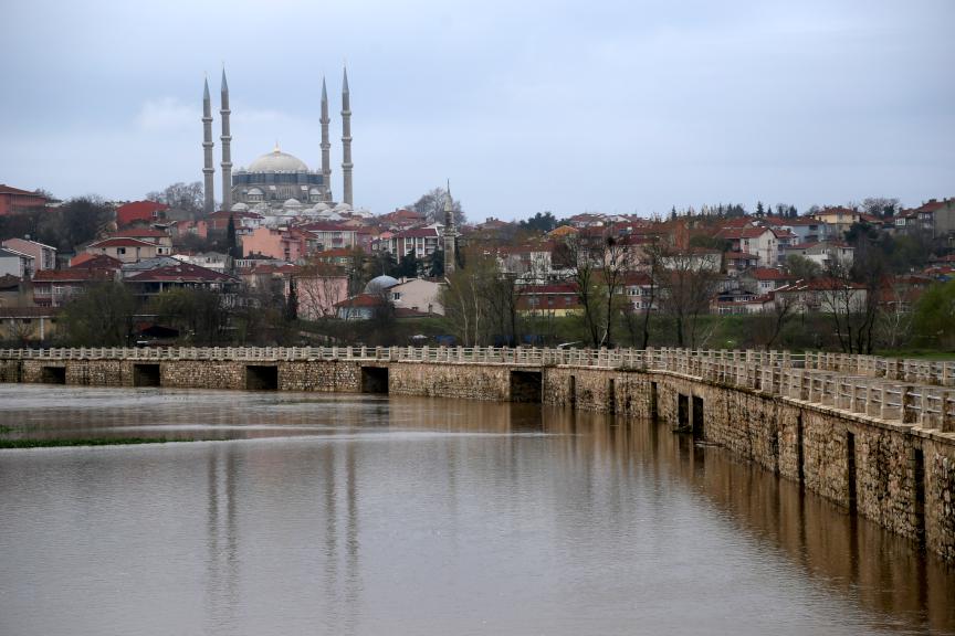 Tunca Nehri taştı, Kırkpınar sular altında kaldı