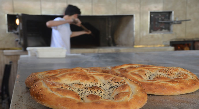 260 derece fırının başında oruç tutuyorlar