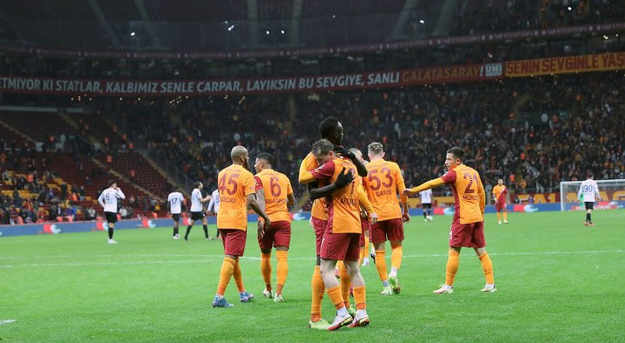 Galatasaray aradığı forveti buldu: Krzysztof Piatek ile görüşmelere başladı