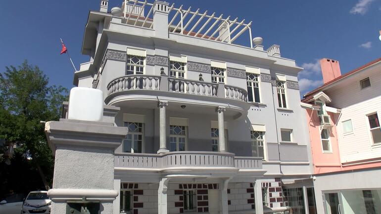 Yıllık ücreti 60 bin TL! Veliler gelen maille şoke oldu