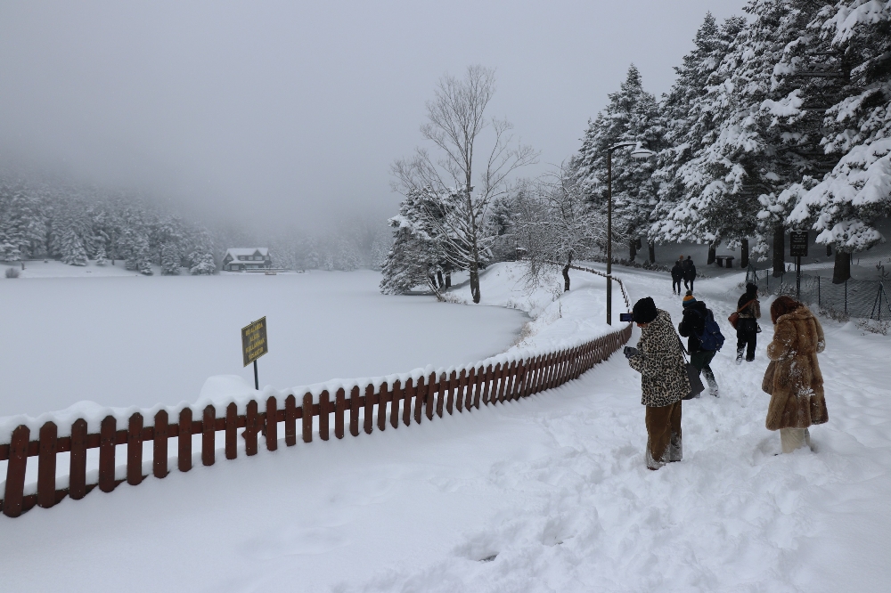 Gölcük Gölü buz tuttu