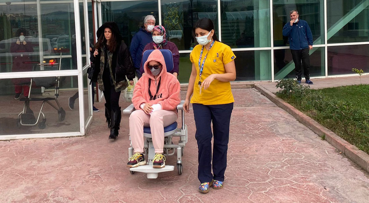 Kaza geçiren şarkıcı Gülçin Ergül taburcu oldu