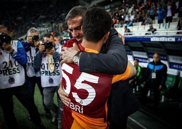 Galatasaraylı futbolcular, Hamza Hamzaoğlu'na başarılar diledi Galatasaraylı futbolcular, Hamza Hamzaoğlu'na başarılar diledi