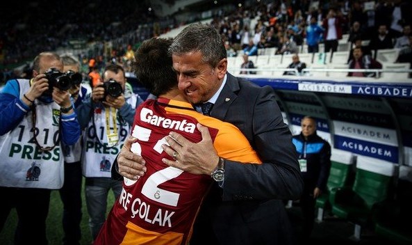 Galatasaraylı futbolcular, Hamza Hamzaoğlu'na başarılar diledi Galatasaraylı futbolcular, Hamza Hamzaoğlu'na başarılar diledi