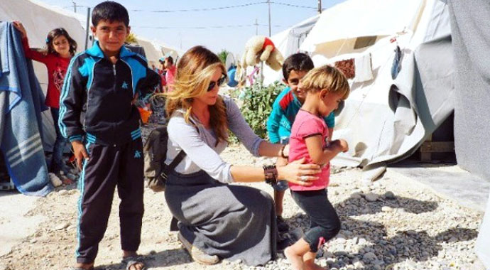 Gamze Özçelik sınırda! Savaştan kaçan çocukları ziyaret etti