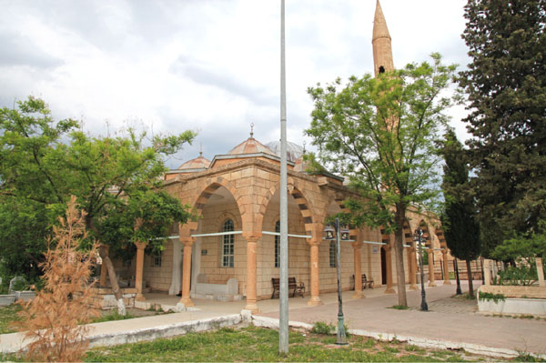 İlim kokan bir ilçe: Mukaddes Tillo