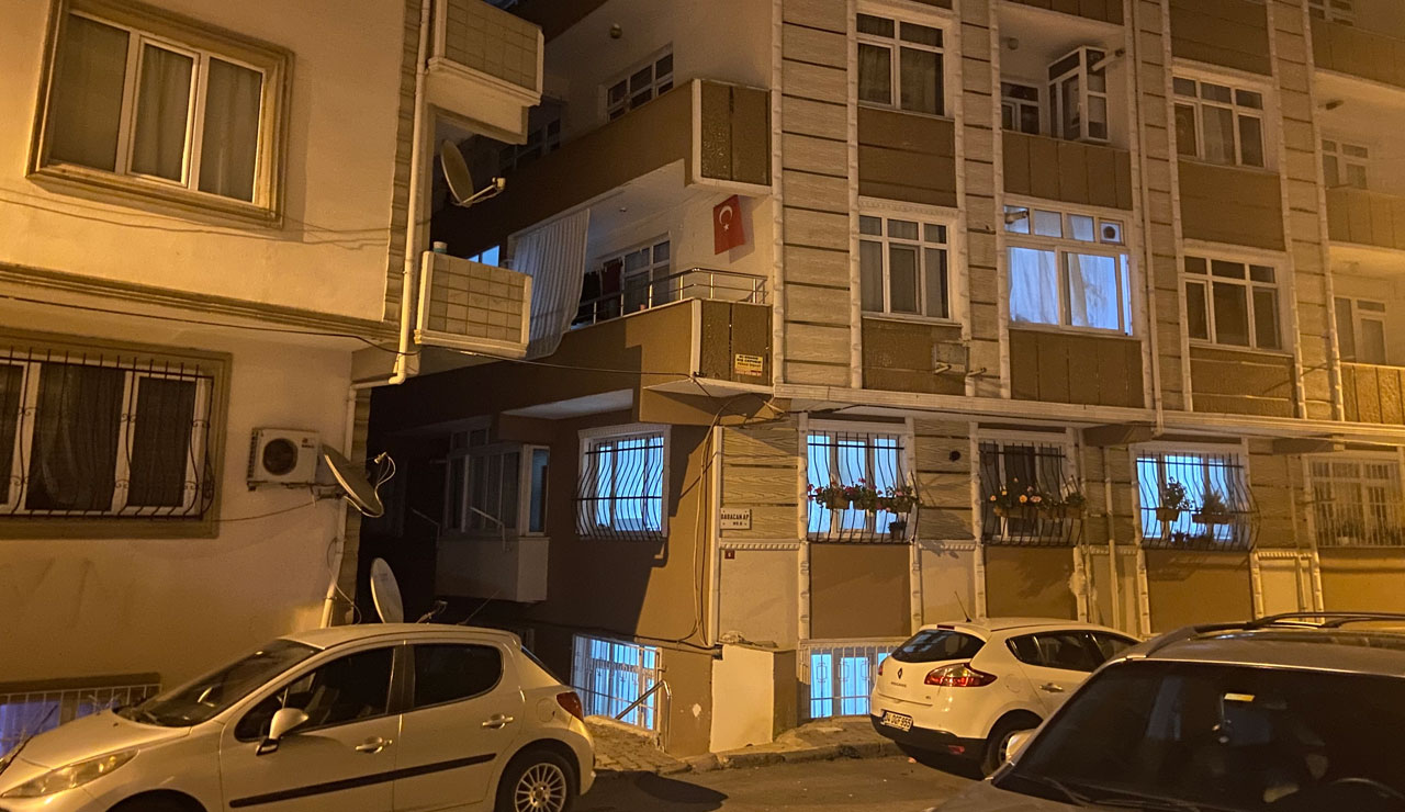 Kıskançlık krizine girdi, kızının önünde dehşet saçtı!