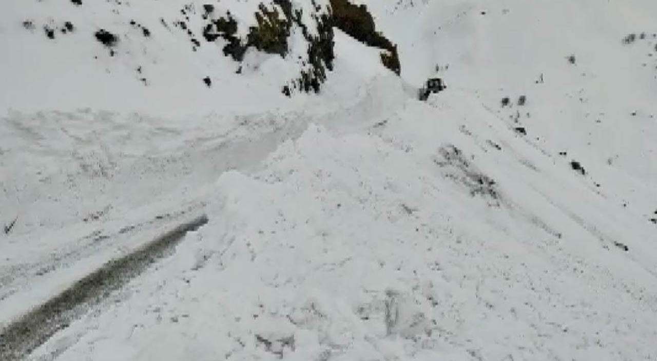 3 günde açılan yol 3 saatte kapandı