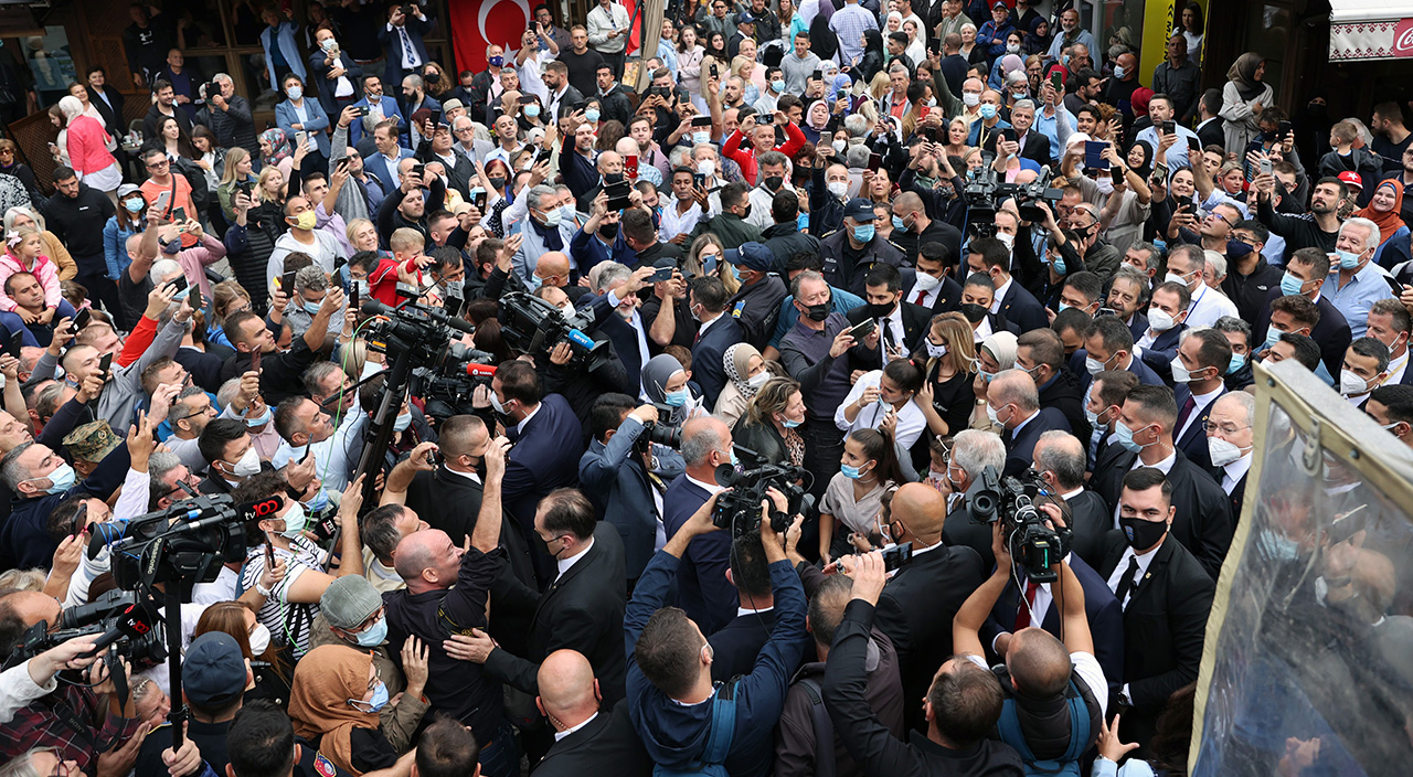 Cumhurbaşkanı Erdoğan Saraybosna'da 500 yıllık camiyi yeniden ibadete açtı