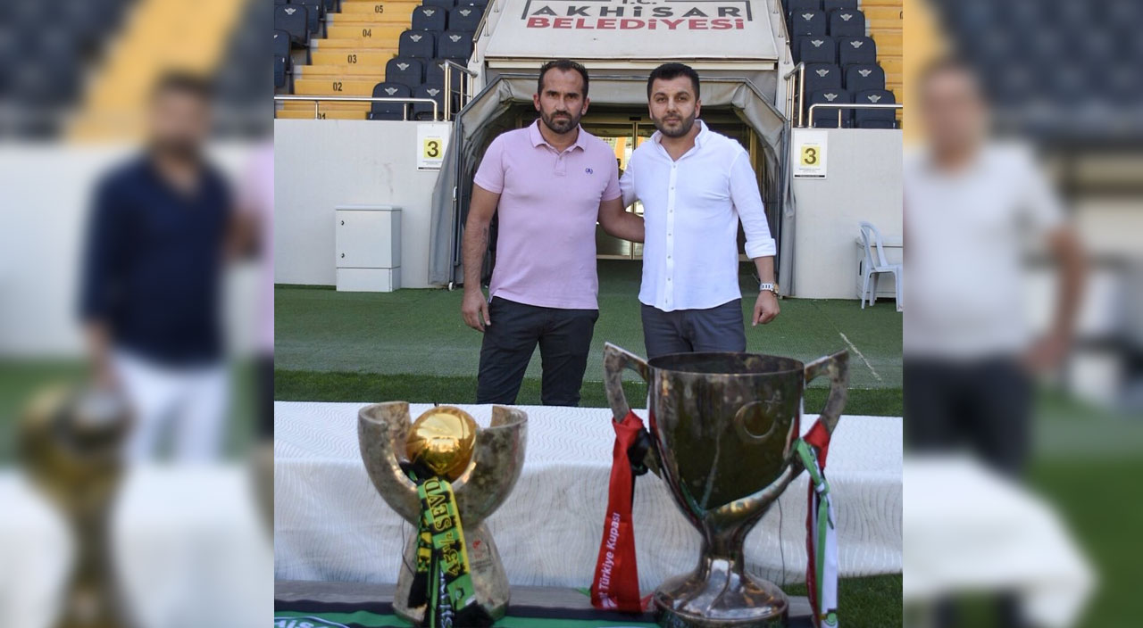 Akhisarspor efsanesi Theofanis Gekas, Ege temsilcisine geri döndü Akhisarspor efsanesi Theofanis Gekas, Ege temsilcisine geri döndü