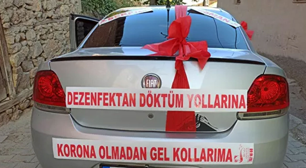 Gelin arabasında gülümseten aşı mesajı