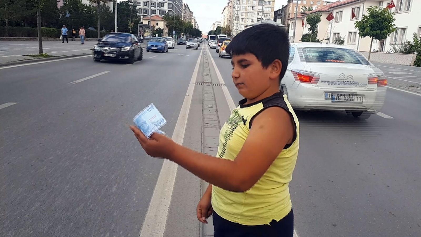 Gelin arabasını durdurdu, önce sevindi sonra üzüldü