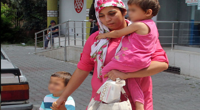 Çocuk gelini kocası iki çocuğuyla birlikte sokağa attı