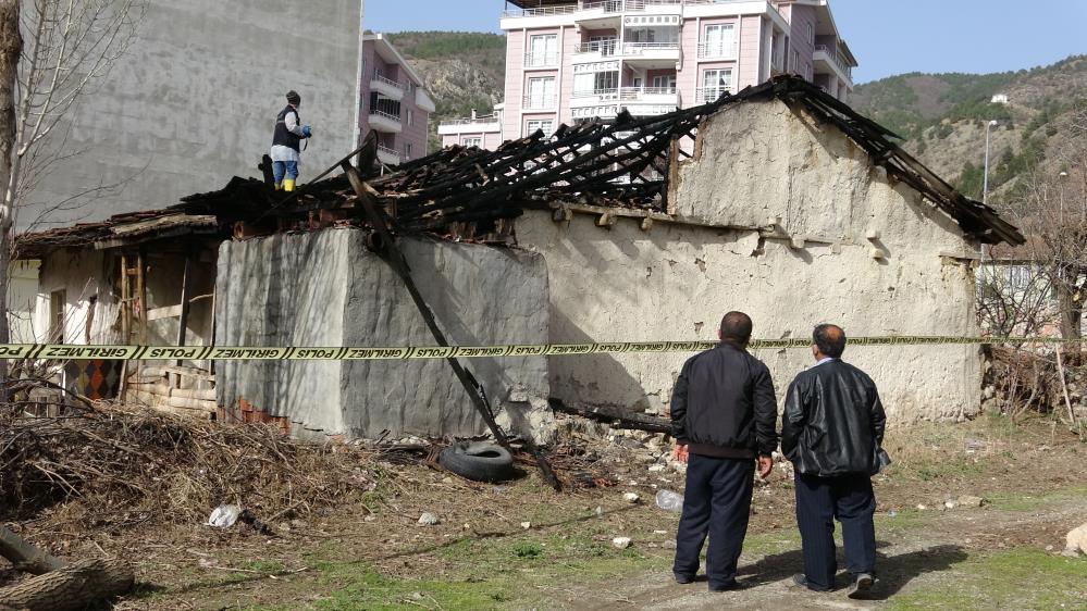 Evi yandı, gelinliğini giyemedi