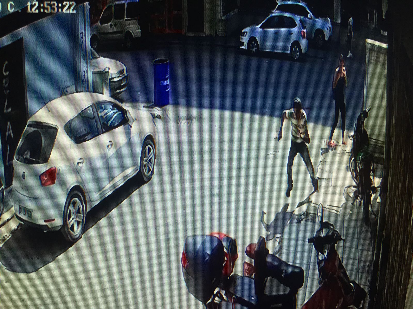 Genç kadının çığlığı kapkaççıyı yakalattı!