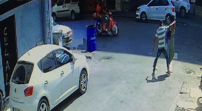 Genç kadının çığlığı kapkaççıyı yakalattı!