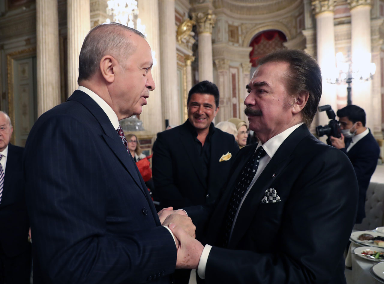 Erdoğan'la iftar yaptığı için eleştirilen sanatçılar konuştu: Biz devletin iftarına katıldık