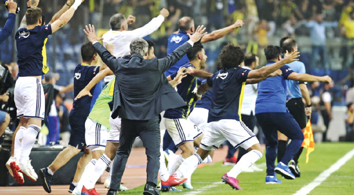 Fenerbahçe, Gazişehir'den sonra Başakşehir'i de devirdi