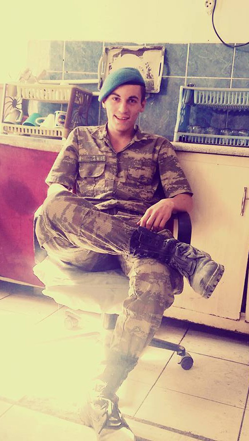 Takla atan otomobilden fırlayan genç, hayatını kaybetti