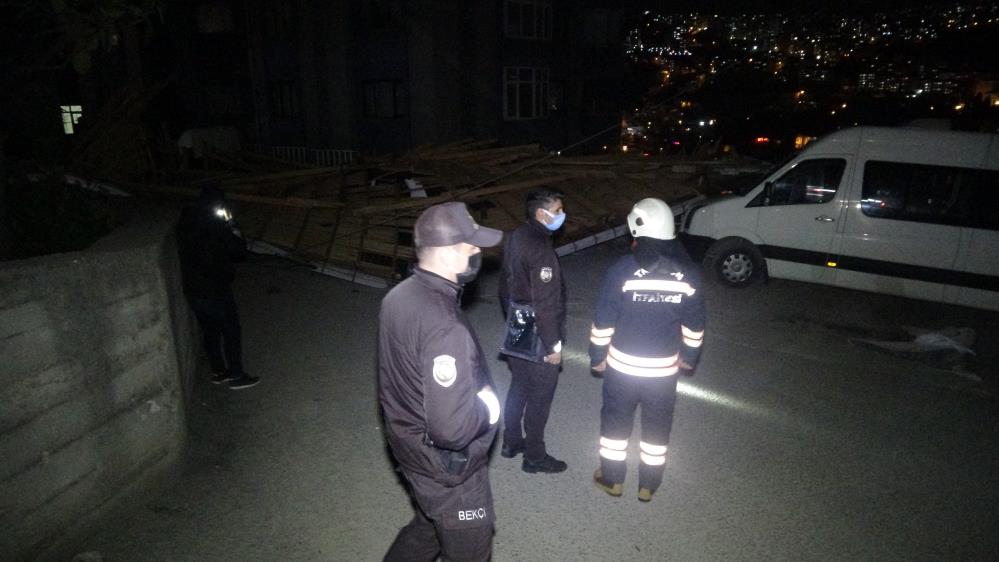 Trabzon'da şiddetli fırtına hayatı olumsuz etkiledi