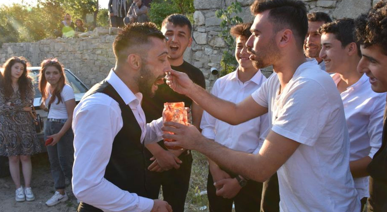 Sağdıçlardan görülmemiş ‘damat şakası’