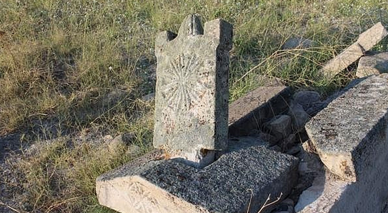 Sular çekildi, gömülü ve gizemli mezarlıklar ortaya çıktı Sular çekildi, gömülü ve gizemli mezarlıklar ortaya çıktı