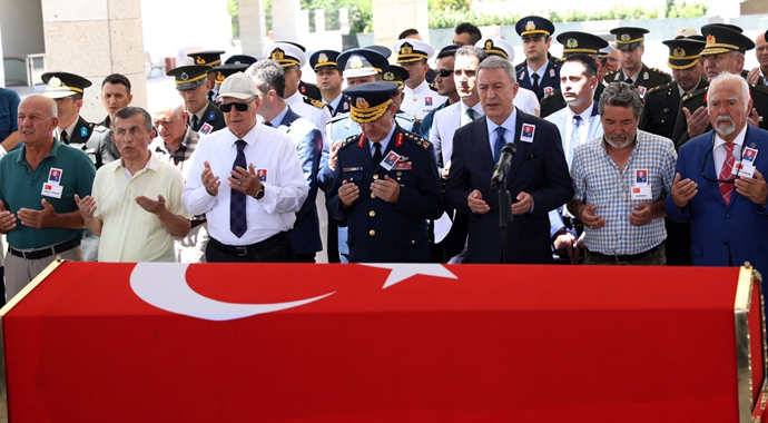 Bakan Akar, trafik kazasında vefat eden emekli Tuğgeneral’in cenazesine katıldı