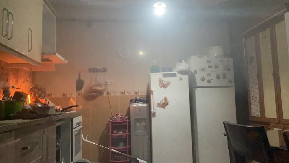 Sinir krizi geçirdi, eşyaları kırıp evi ateşe verdi