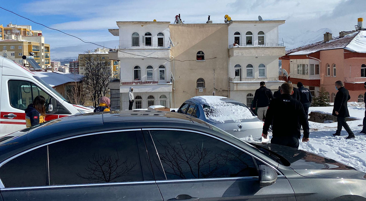 Balkondan yaşlı çiftin evine giren komşular acı manzarayla karşılaştı